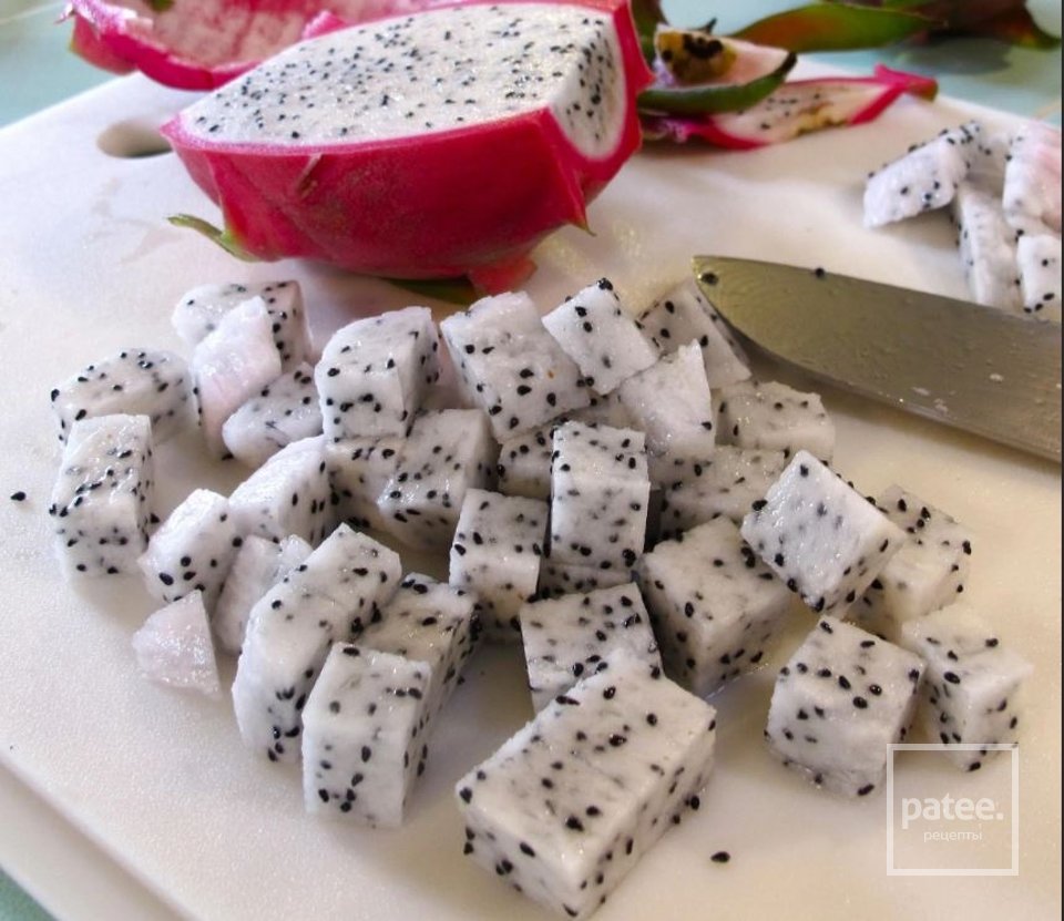 Салат с креветками и питахайей. - Шаг 5