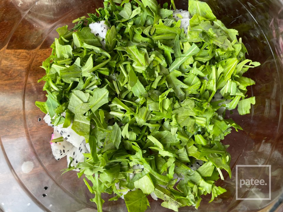 Салат с креветками и питахайей. - Шаг 6