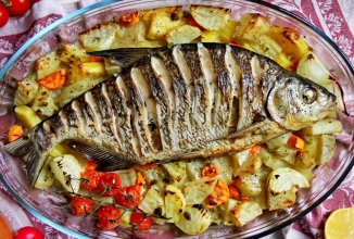 Лещ, запечённый с овощами в духовке 🐠