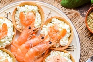 Тарталетки с творожным сыром, авокадо и креветками 👍🏼