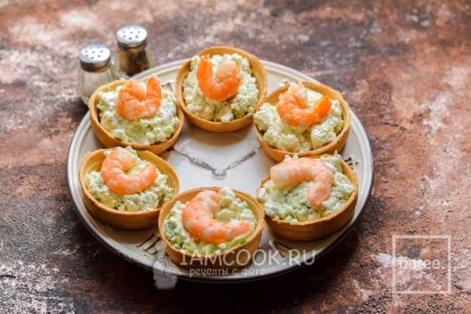 Тарталетки с творожным сыром, авокадо и креветками 👍🏼 - Шаг 7