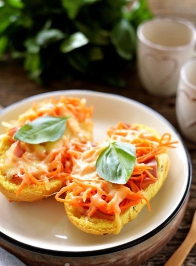 Бутерброды с ветчиной и корейской морковью в микроволновке 🥪