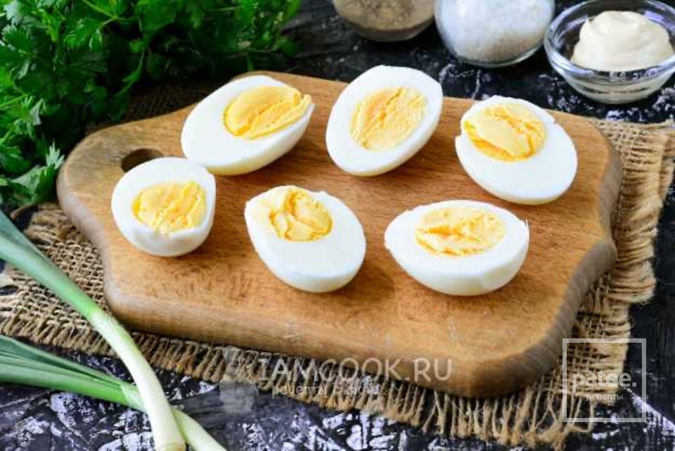 Яйца, фаршированные ветчиной и сыром 🥚 - Шаг 2