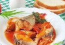 Скумбрия в томатном соусе