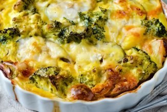 Запеканка с курицей, брокколи и верной капустой