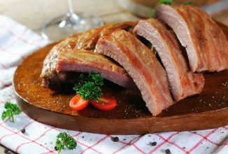 Копченые свиные ребрышки в ароматном маринаде