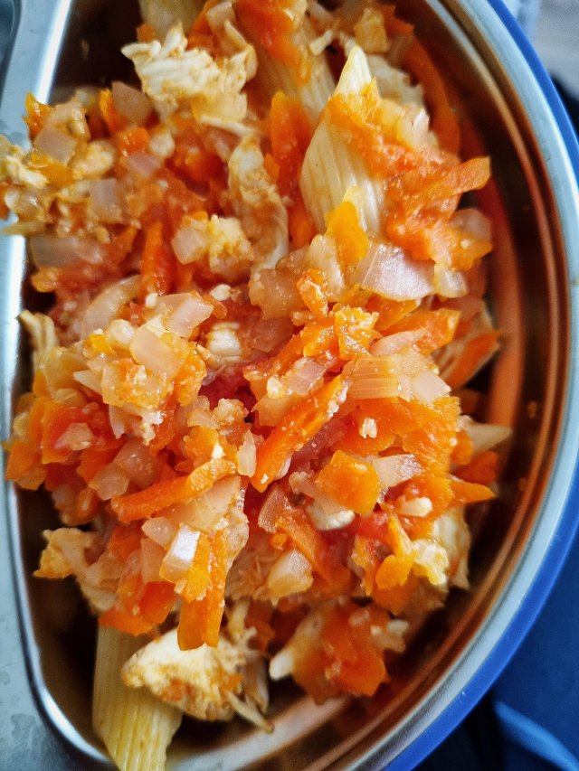 Паста с овощами и мясом