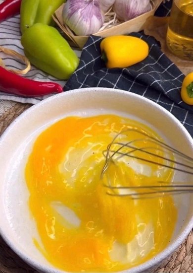 ХРУСТЯЩАЯ КУРОЧКА В ЧЕСНОЧНО-МЕДОВОМ СОУСЕ 🍗 - Шаг 4