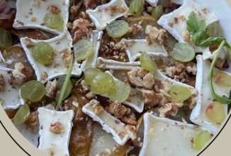 Теплый салат с грушей