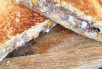 Горячий тост с тунцом