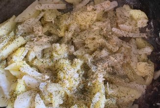 жареный картофель с чесноком