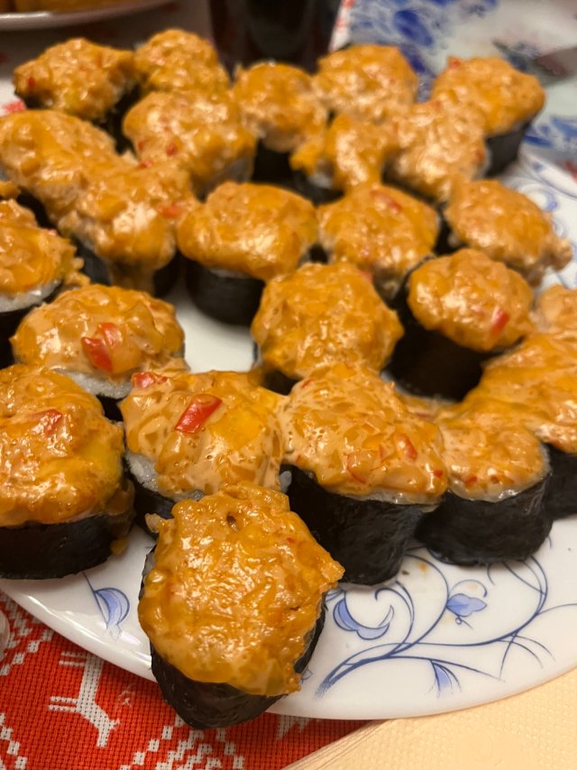 Запеченные роллы с крабовыми палочками