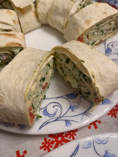 Рулет с крабовыми палочками