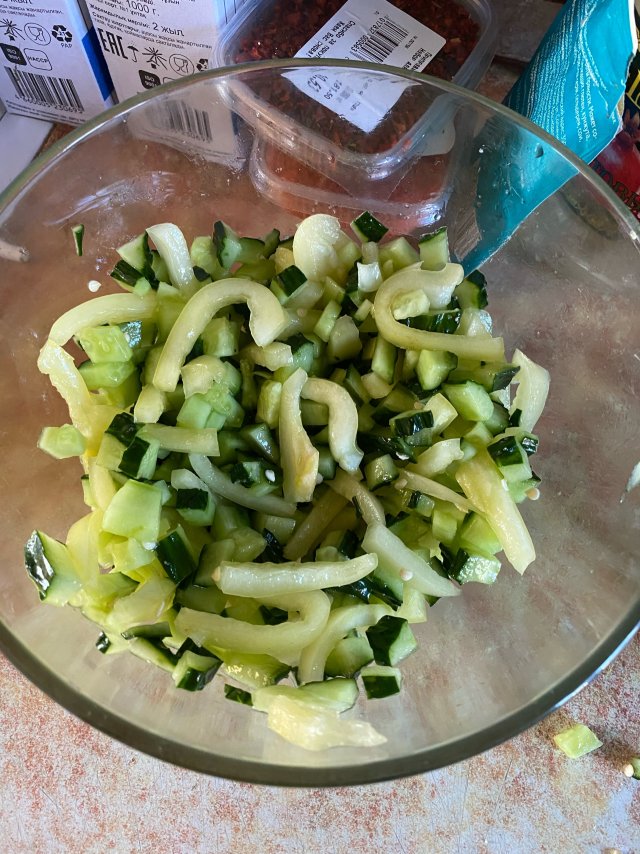салат из огурцов и перца