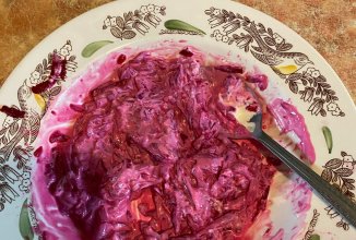 Салат из свеклы с чесноком и майонезом