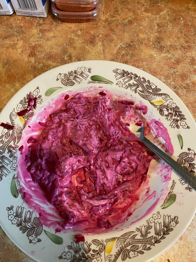 Салат из свеклы с чесноком и майонезом