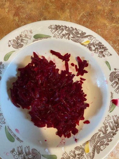 Салат из свеклы с чесноком и майонезом - Шаг 3