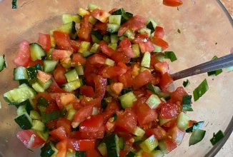 салат с огурцом и помидором