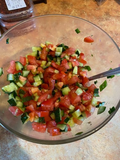 салат с огурцом и помидором - Шаг 3