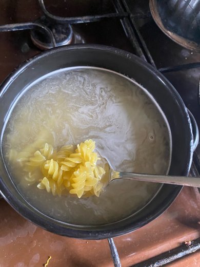 Макароны с яйцом и сыром на сковороде - Шаг 2