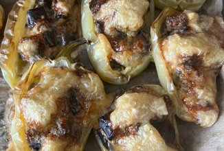 Перец фаршированный баклажанами и сыром