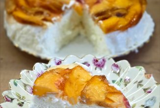 Торт-суфле с персиками без выпечки