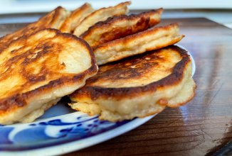 Оладушки с яблоками.