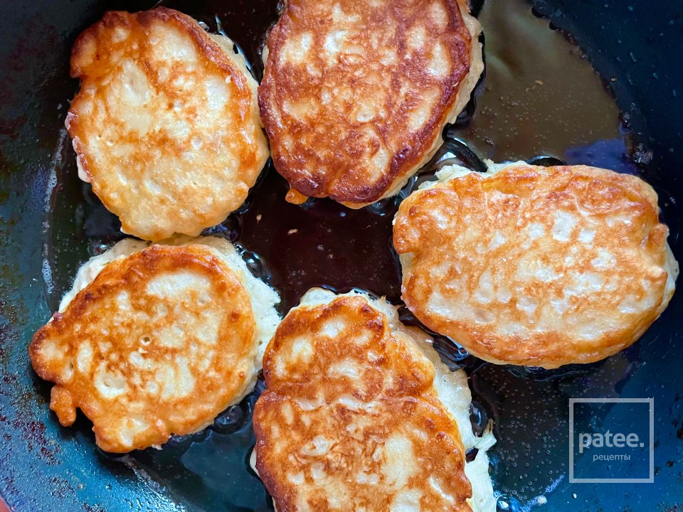 Оладушки с яблоками. - Шаг 7