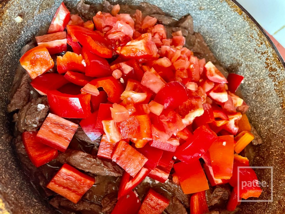 Паприкаш из оленины. - Шаг 9
