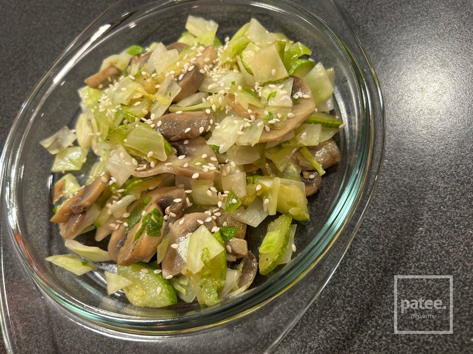 САЛАТ С КАБАЧКОМ,КАПУСТОЙ И ГРИБАМИ - Шаг 1