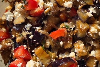 Тёплый салат с баклажанами