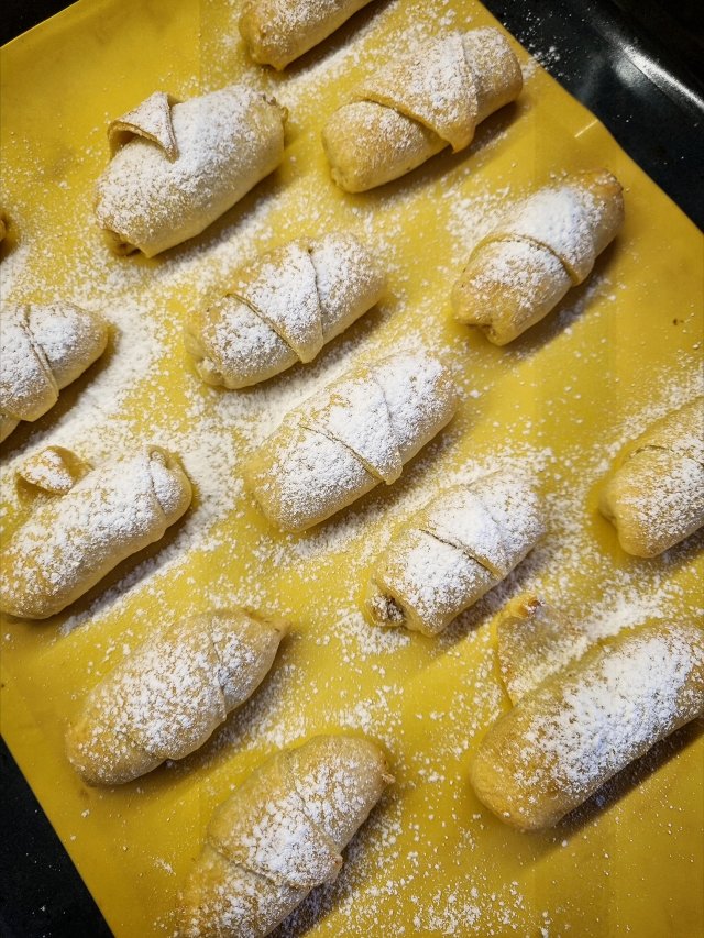 Рогалики с грецким орехом