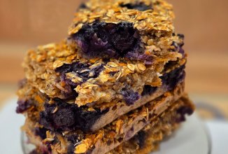 Запечённая овсянка с черникой, морковью и медом