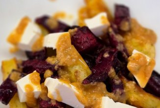 Салат со свеклой, картофелем и сыром фета