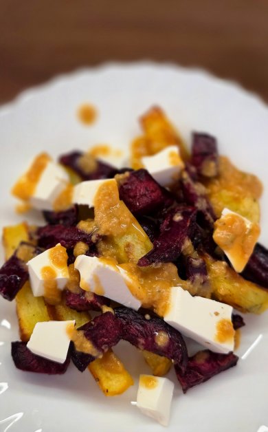 Салат со свеклой, картофелем и сыром фета