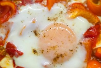 Брынза, запечённая с яйцом в духовке