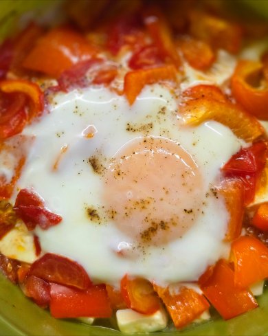 Брынза, запечённая с яйцом в духовке