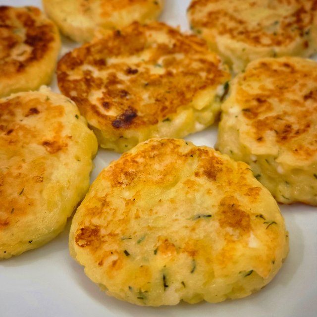 Картофельные оладьи с сыром