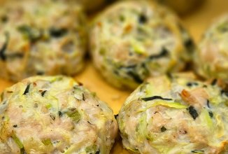 Фрикадельки из индейки с овощами