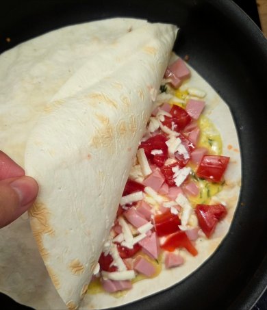 Лаваш с начинкой в яичной заливке на сковороде - Шаг 1