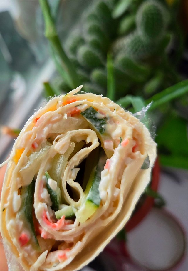 Рулет из лаваша с крабовыми палочками