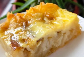 Пирог из теста фило с грушей и сыром бри