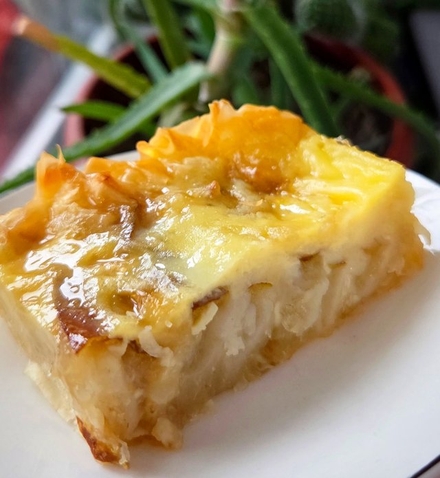 Пирог из теста фило с грушей и сыром бри