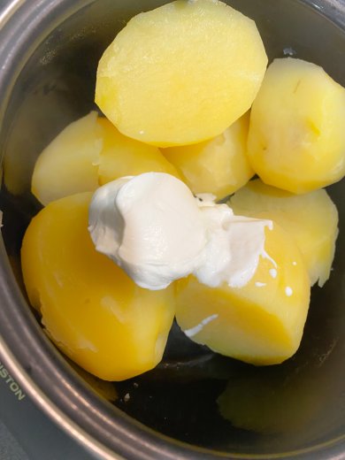 Говядина с грибами в горшочках по-боярски - Шаг 3