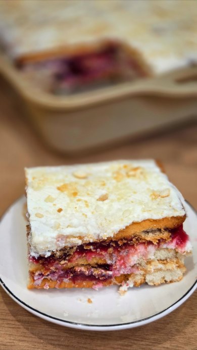 Торт без выпечки с творогом и вишней