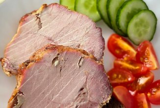 Запеченное мясо с чесноком