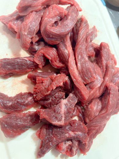 МЯСО С КАПУСТОЙ И ЧЕРНОСЛИВОМ - Шаг 1