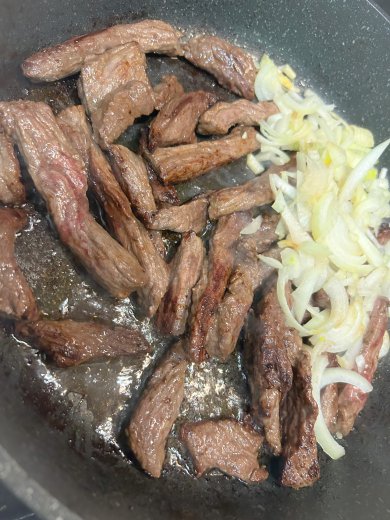 МЯСО С КАПУСТОЙ И ЧЕРНОСЛИВОМ - Шаг 2