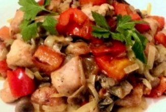 Филе бедра индейки с овощами в духовке