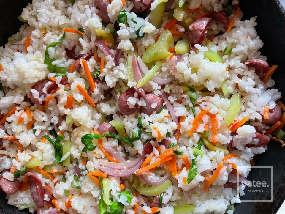 Жаренный рис с колбасками и овощами. - Шаг 9